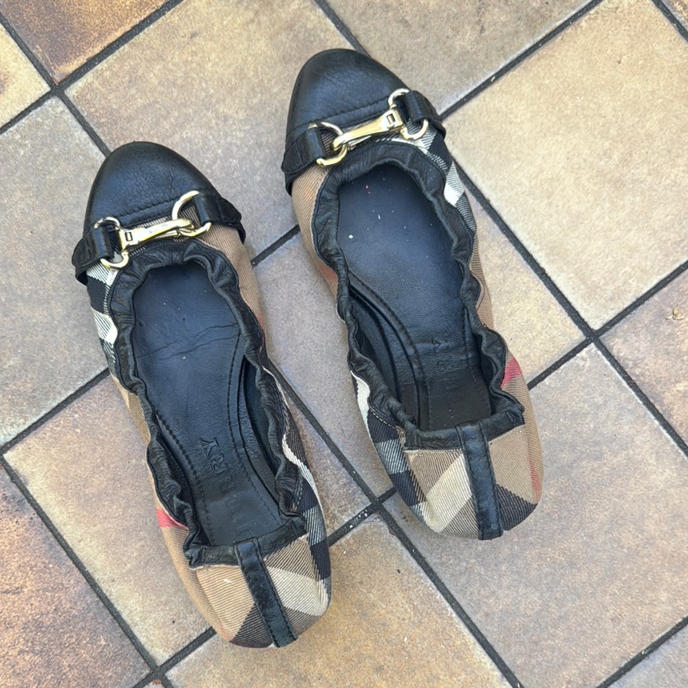 Burberry Black and Tan Check Ballet Flats with Gold Horsebit
